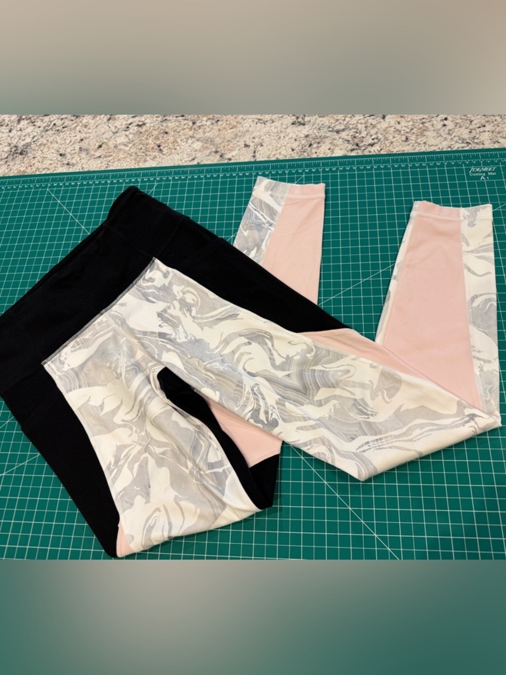 Athleta Colorblock Leggings Marble Print Black Pink Size S - Picture 2 of 5